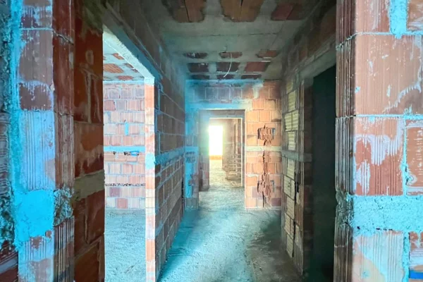 Shtepi ne shitje Apartament ne Tirane, 1+1, Mobilimi Bosh, pa mobiluar, Pagesa 80,600  Euro.