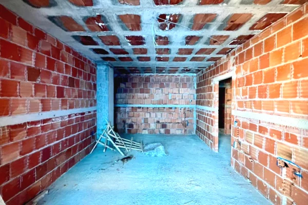 Shtepi ne shitje Apartament ne Tirane, 1+1, Mobilimi Bosh, pa mobiluar, Pagesa 80,600  Euro.