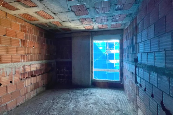 Shtepi ne shitje Apartament ne Tirane, 1+1, Mobilimi Bosh, pa mobiluar, Pagesa 80,600  Euro.