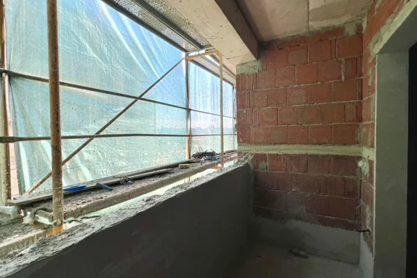 Shtepi ne shitje Apartament ne Tirane, 1+1, Mobilimi Bosh, pa mobiluar, Pagesa 84,000  Euro.