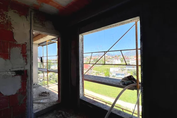 Shtepi ne shitje Apartament ne Tirane, 1+1, Mobilimi Bosh, pa mobiluar, Pagesa 88,600  Euro.