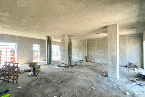 Shtepi ne shitje Penthose(kati i fundit panoramik) ne Tirane, 3+1, Mobilimi Bosh, pa mobiluar, Pagesa 185,000  Euro.