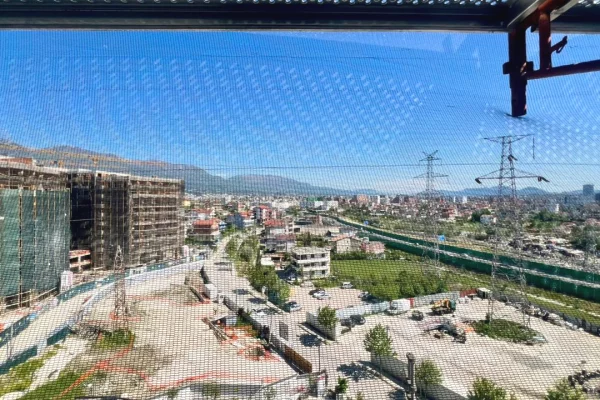 Shtepi ne shitje Penthose(kati i fundit panoramik) ne Tirane, 3+1, Mobilimi Bosh, pa mobiluar, Pagesa 185,000  Euro.