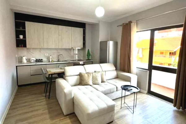 Shtepi me qera 2+1 ne Tirane - 60,000 Leke