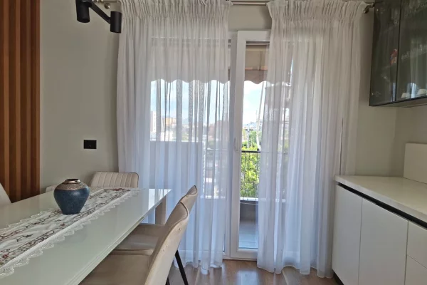 Duplex (casa a 2 piani) in affitto a Tirana 3+1, Arredato