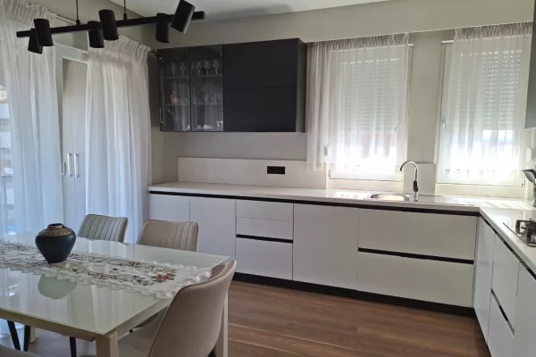 Duplex (casa a 2 piani) in affitto a Tirana 3+1, Arredato