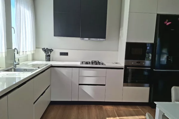 Duplex (casa a 2 piani) in affitto a Tirana 3+1, Arredato