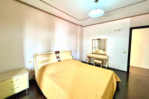 Shtepi me qera Apartament ne Tirane, 2+1, Mobilimi E mobiluar, Pagesa 600  Euro.