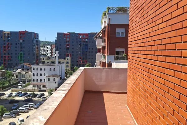 Business Property for Rent 3+1 in Tirana - 50,000 Leke