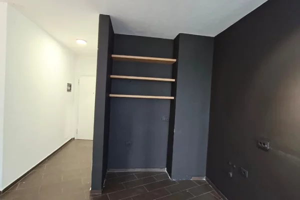 🏠 Me Qera Amb. 75m2 (📍Rr. Kosovareve / Hotel Dinasty )🔥Super vendndodhje || ✨️ 850Euro Neto / Muaj 