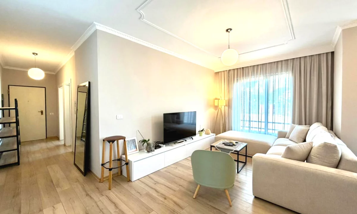 Shtepi me qera Penthose(kati i fundit panoramik) ne Tirane, 2+1, Mobilimi E mobiluar, Pagesa 1,500  Euro.