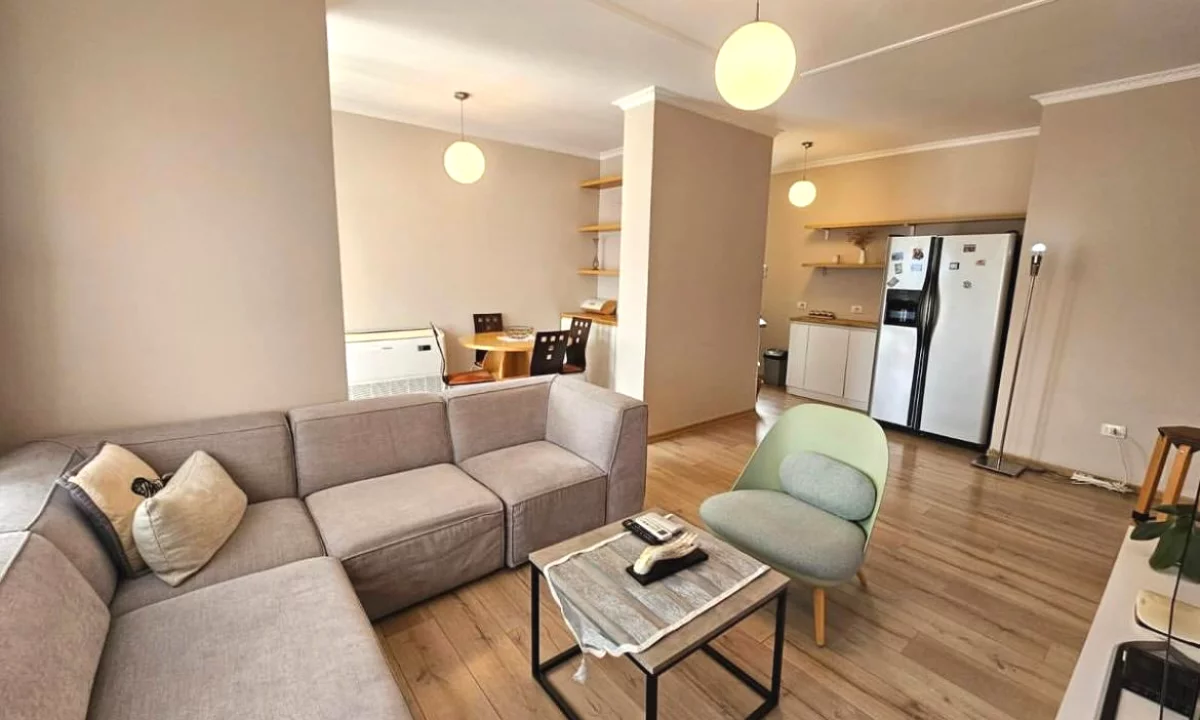 Shtepi me qera Penthose(kati i fundit panoramik) ne Tirane, 2+1, Mobilimi E mobiluar, Pagesa 1,500  Euro.