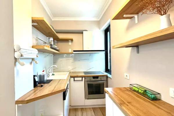 Shtepi me qera Penthose(kati i fundit panoramik) ne Tirane, 2+1, Mobilimi E mobiluar, Pagesa 1,500  Euro.