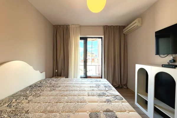 Shtepi me qera Penthose(kati i fundit panoramik) ne Tirane, 2+1, Mobilimi E mobiluar, Pagesa 1,500  Euro.