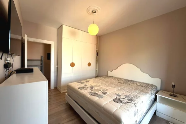 Shtepi me qera Penthose(kati i fundit panoramik) ne Tirane, 2+1, Mobilimi E mobiluar, Pagesa 1,500  Euro.