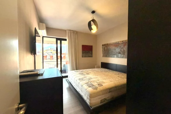 Shtepi me qera Penthose(kati i fundit panoramik) ne Tirane, 2+1, Mobilimi E mobiluar, Pagesa 1,500  Euro.