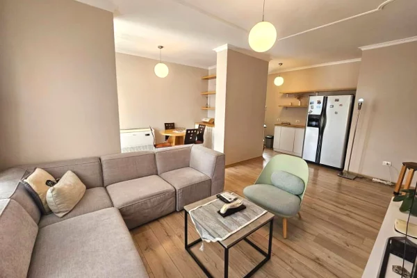 Shtepi me qera 2+1 ne Tirane - 1,500 Euro