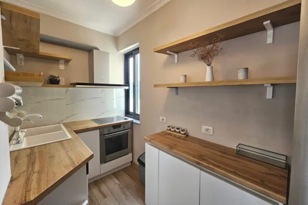 Shtepi me qera Penthose(kati i fundit panoramik) ne Tirane, 2+1, Mobilimi E mobiluar, Pagesa 1,500  Euro.