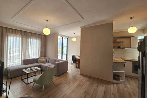 Shtepi me qera Penthose(kati i fundit panoramik) ne Tirane, 2+1, Mobilimi E mobiluar, Pagesa 1,500  Euro.