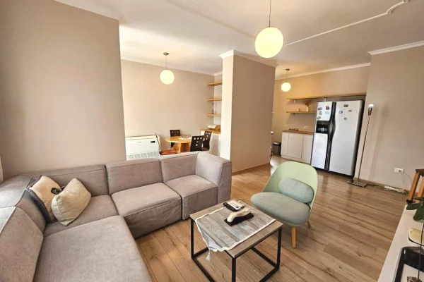 Shtepi me qera Penthose(kati i fundit panoramik) ne Tirane, 2+1, Mobilimi E mobiluar, Pagesa 1,500  Euro.