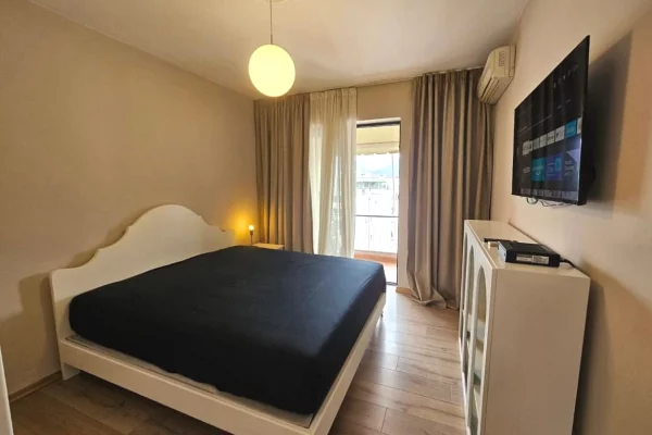 Shtepi me qera Penthose(kati i fundit panoramik) ne Tirane, 2+1, Mobilimi E mobiluar, Pagesa 1,500  Euro.