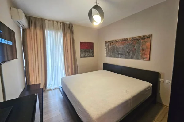 Shtepi me qera Penthose(kati i fundit panoramik) ne Tirane, 2+1, Mobilimi E mobiluar, Pagesa 1,500  Euro.