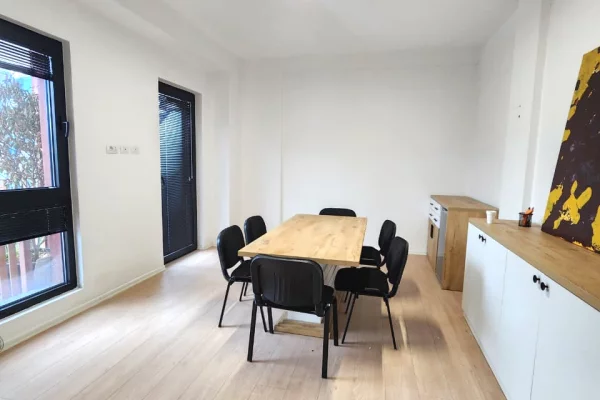 Me Qira Ultra Zyre 124m2(📍Garden Building)ndare 3 ambiente pune KATI 7(Pamje Panoramike)1000Euro/Muaj