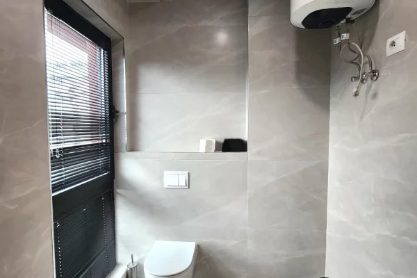 Me Qira Ultra Zyre 124m2(📍Garden Building)ndare 3 ambiente pune KATI 7(Pamje Panoramike)1000Euro/Muaj