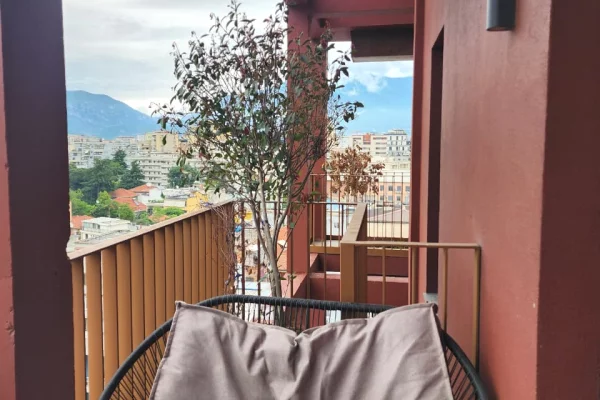 Me Qira Ultra Zyre 124m2(📍Garden Building)ndare 3 ambiente pune KATI 7(Pamje Panoramike)1000Euro/Muaj