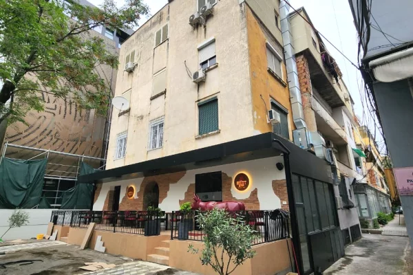 Ambient biznesi me qera 3+1 ne Tirane - 1,500 Euro