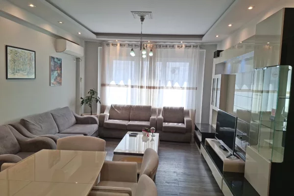 Shtepi ne shitje Apartament ne Tirane, 2+1, Mobilimi E mobiluar, Pagesa 258,000  Euro.