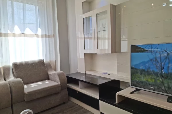 Shtepi ne shitje Apartament ne Tirane, 2+1, Mobilimi E mobiluar, Pagesa 258,000  Euro.