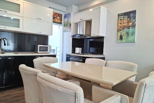 Shtepi ne shitje Apartament ne Tirane, 2+1, Mobilimi E mobiluar, Pagesa 258,000  Euro.