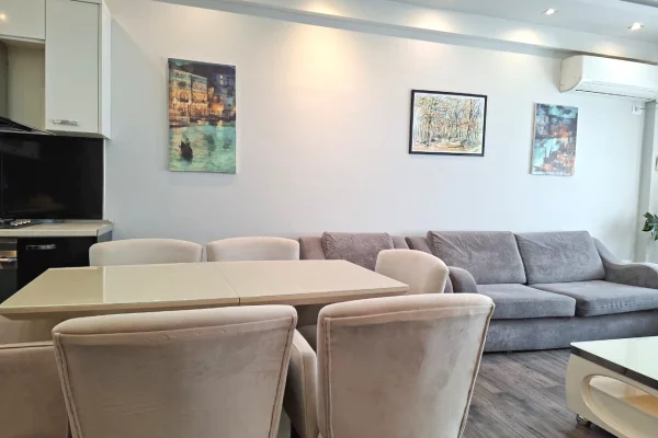 Shtepi ne shitje Apartament ne Tirane, 2+1, Mobilimi E mobiluar, Pagesa 258,000  Euro.