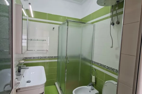 Shtepi ne shitje Apartament ne Tirane, 2+1, Mobilimi E mobiluar, Pagesa 258,000  Euro.