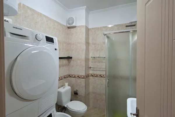 Shtepi ne shitje Apartament ne Tirane, 2+1, Mobilimi E mobiluar, Pagesa 258,000  Euro.