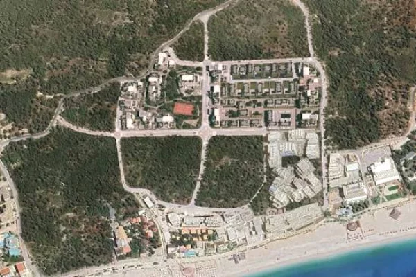 Shtepi ne shitje Apartament ne Himare, Garsoniere, Mobilimi Bosh, pa mobiluar, Pagesa 110,000  Euro.