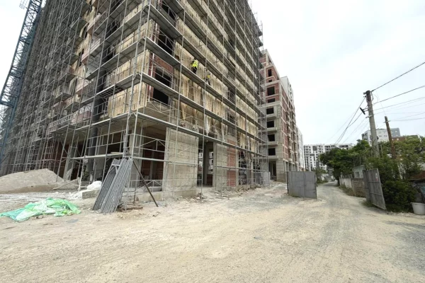 Shtepi ne shitje Apartament ne Tirane, 1+1, Mobilimi Bosh, pa mobiluar, Pagesa 145,000  Euro.