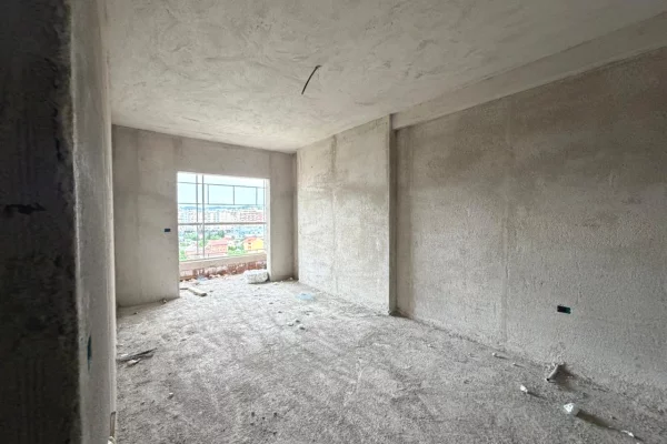 Shtepi ne shitje Apartament ne Tirane, 1+1, Mobilimi Bosh, pa mobiluar, Pagesa 145,000  Euro.
