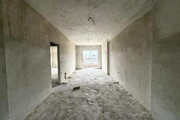 Shtepi ne shitje Apartament ne Tirane, 1+1, Mobilimi Bosh, pa mobiluar, Pagesa 145,000  Euro.