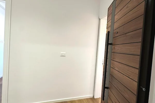 Shtepi ne shitje Apartament ne Tirane, 2+1, Mobilimi Bosh, pa mobiluar, Pagesa 193,000  Euro.