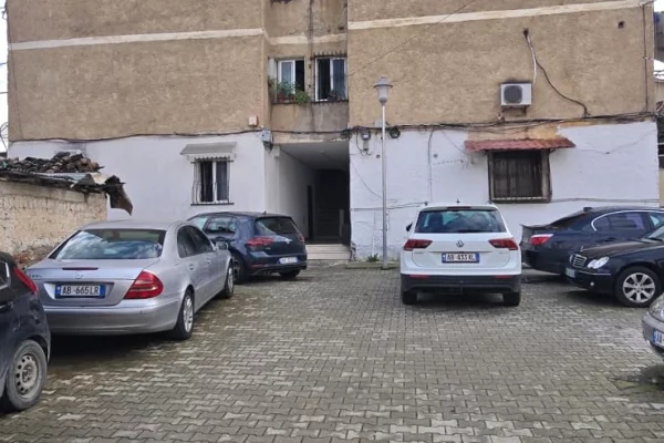 Shtepi ne shitje Apartament ne Tirane, 2+1, Mobilimi Bosh, pa mobiluar, Pagesa 193,000  Euro.