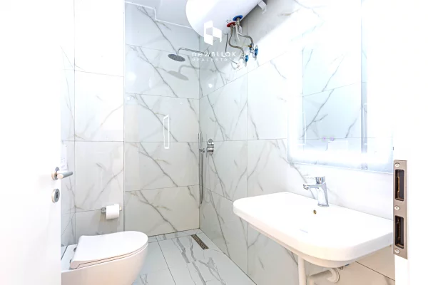 Shtepi ne shitje Apartament ne Tirane, 2+1, Mobilimi E mobiluar, Pagesa 275,000  Euro.