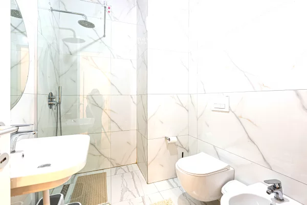 Shtepi ne shitje Apartament ne Tirane, 2+1, Mobilimi E mobiluar, Pagesa 275,000  Euro.
