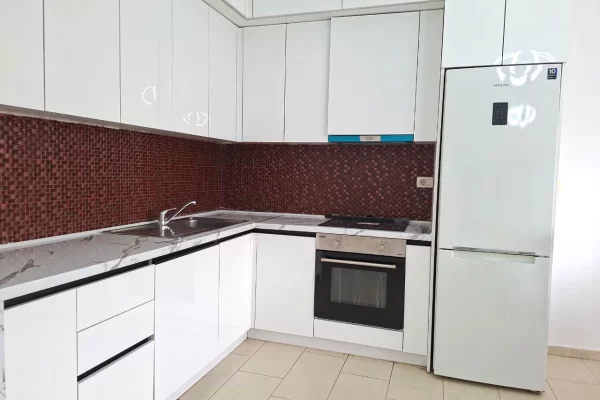 Shtepi me qera Apartament ne Tirane, 1+1, Mobilimi E mobiluar, Pagesa 70,000  Leke.