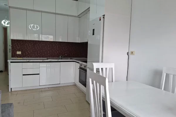 Shtepi me qera Apartament ne Tirane, 1+1, Mobilimi E mobiluar, Pagesa 70,000  Leke.