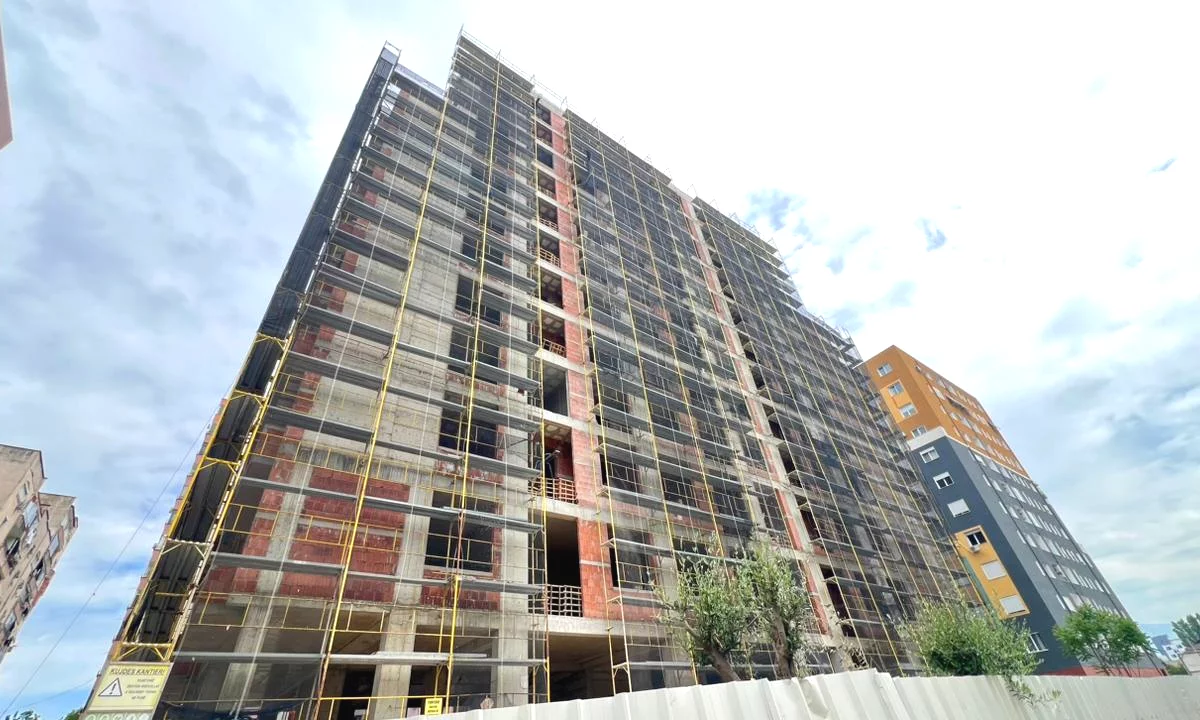Shtepi ne shitje Apartament ne Tirane, 1+1, Mobilimi Bosh, pa mobiluar, Pagesa 135,000  Euro.