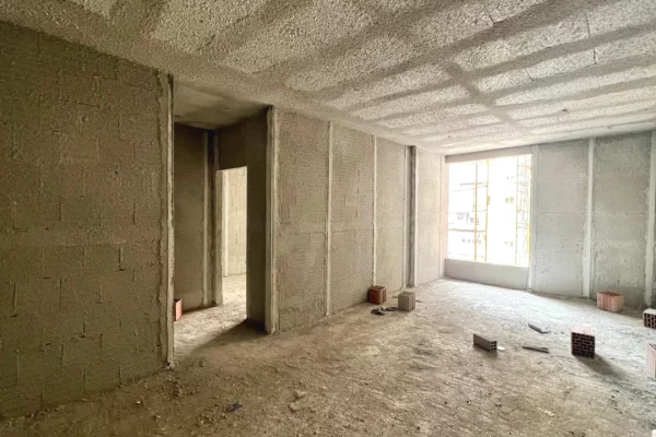 Shtepi ne shitje Apartament ne Tirane, 1+1, Mobilimi Bosh, pa mobiluar, Pagesa 135,000  Euro.