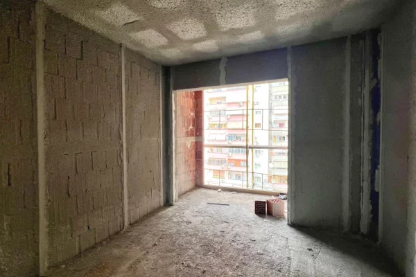 Shtepi ne shitje Apartament ne Tirane, 1+1, Mobilimi Bosh, pa mobiluar, Pagesa 135,000  Euro.