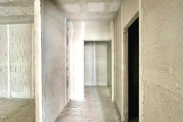 Shtepi ne shitje Apartament ne Tirane, 1+1, Mobilimi Bosh, pa mobiluar, Pagesa 135,000  Euro.